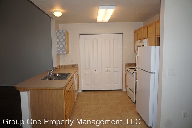 Building Photo - 2 br, 1 bath House - 11811 W. Cloverfield ...