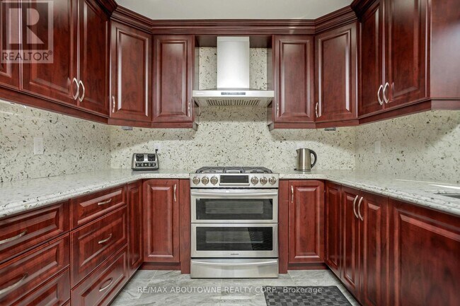 Building Photo - 2235 Grenville Dr