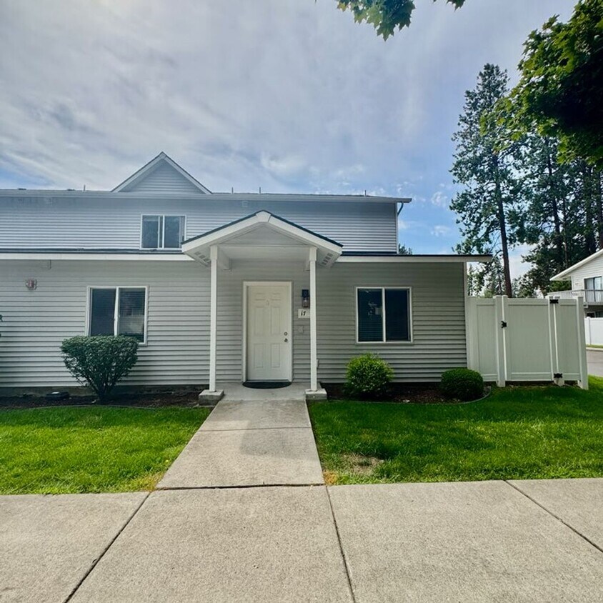 Foto principal - Modern 1 Bed, 1 Bath Ground-Floor Condo in...