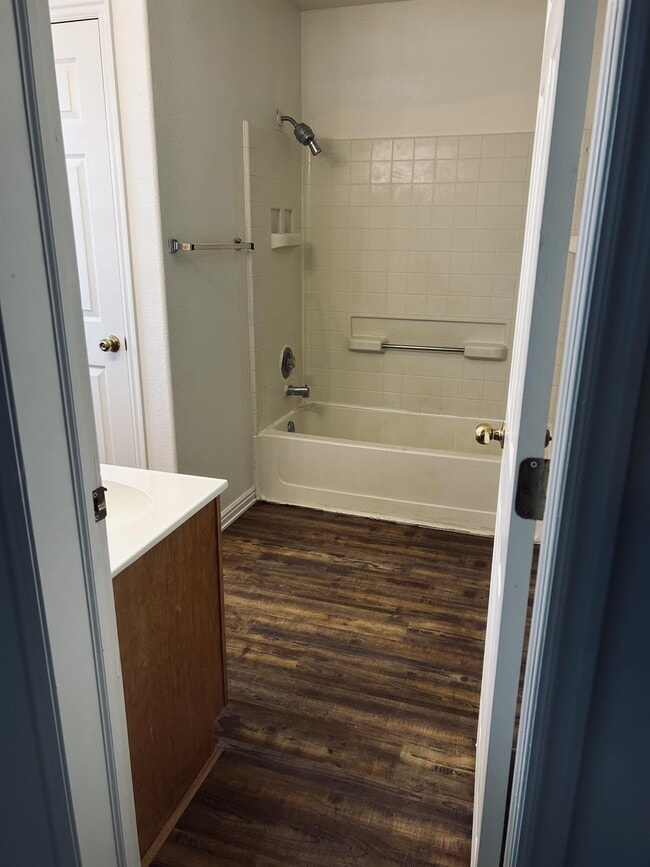 Building Photo - 1122 E 300 S