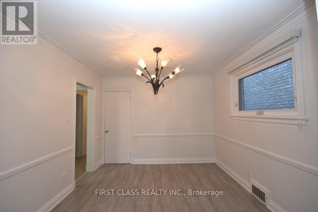 Building Photo - 129 Felbrigg Ave