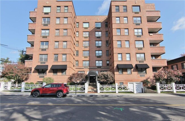 Building Photo - 25 W Elm St