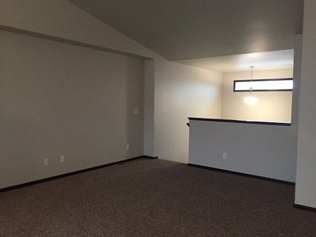 Foto del edificio - 3 Bed 2 Bath Single Family Home