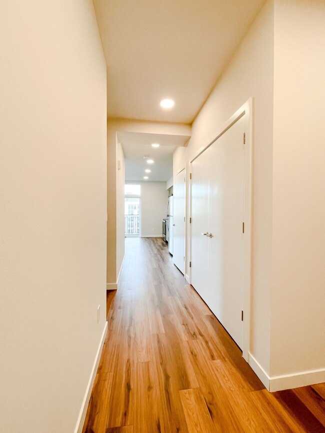 Entrada - Marquee Apartments