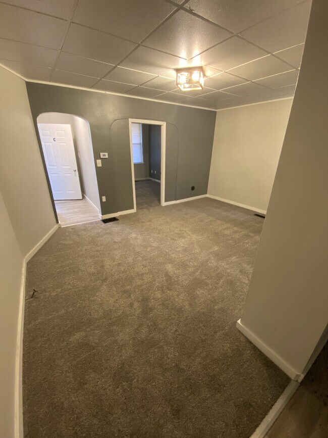 406 College Ave, Oakmont, PA 15139 Condo for Rent in Oakmont, PA