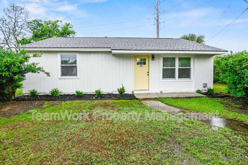 Foto principal - 3006 Azalea Dr