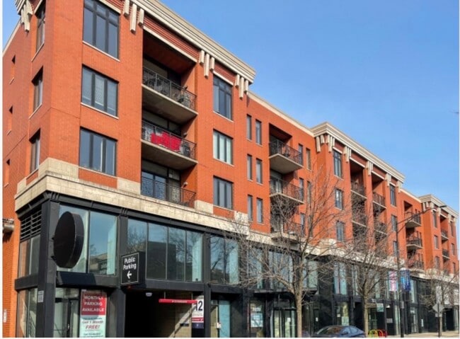 Building Photo - 3232 N Halsted St
