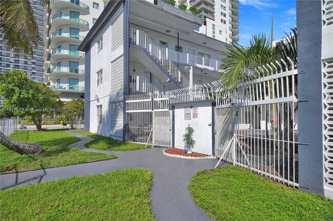 Foto del edificio - 1315 NE Miami Ct