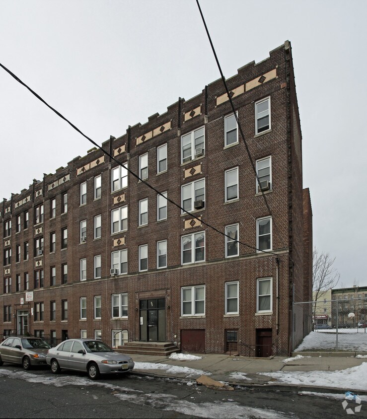 Foto del edificio - 125 Corbin Ave