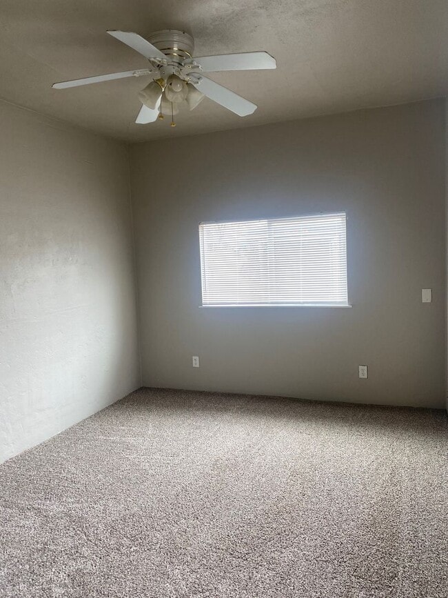 Building Photo - Close to UNR and Downtown!