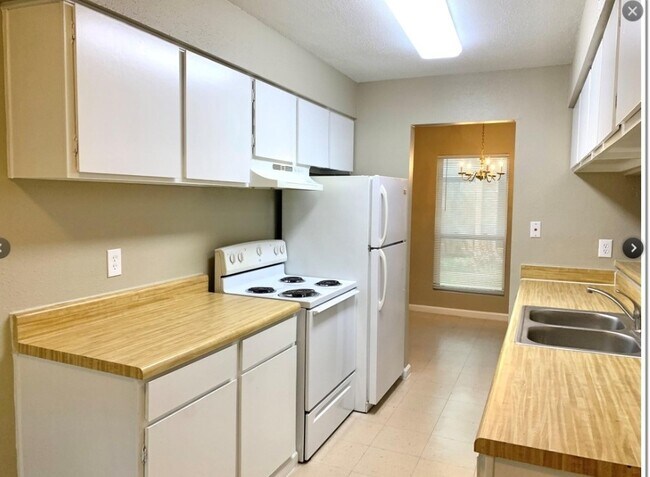 Foto del edificio - 2200 Cypress Landing Rd