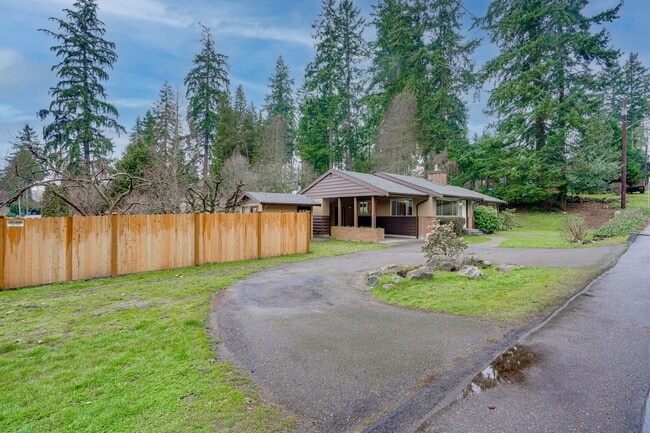 Building Photo - Edmonds 3 Bedroom, 1 Bathroom Mid-Century ...