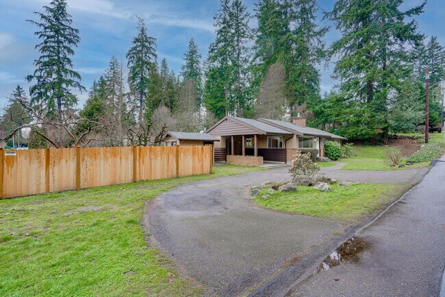 Foto del edificio - Edmonds 3 Bedroom, 1 Bathroom Mid-Century ...