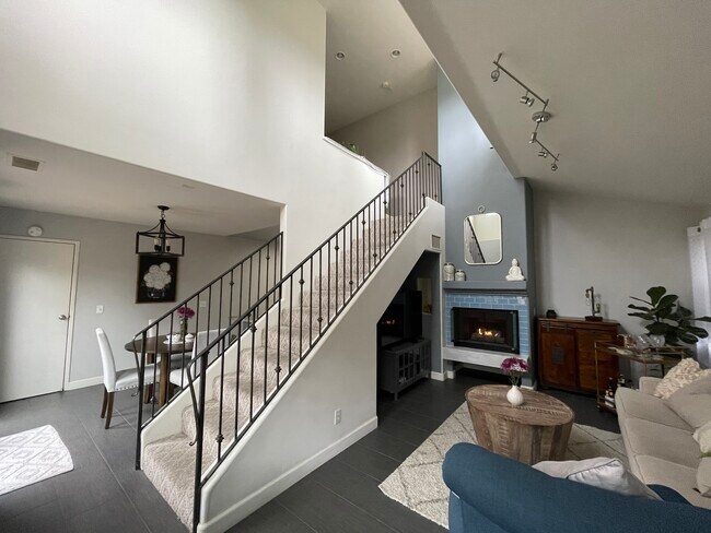 Building Photo - 4810 W Mountain View Dr
