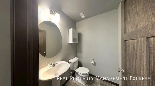 Building Photo - 5611 S Yarrow Trail