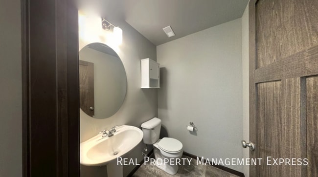 Building Photo - Modern 3 Bed, 2.5 Bath with Loft | Located in Southeast Sioux Falls