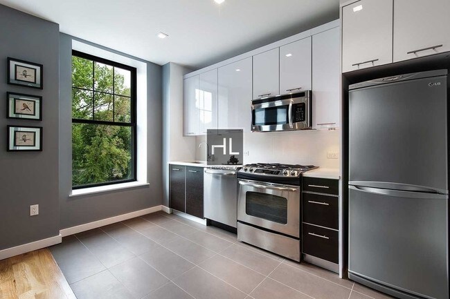 Building Photo - 123 Parkside Ave