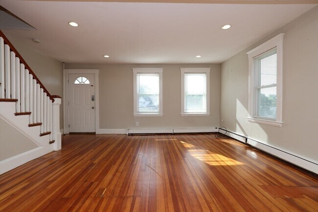 Foto del edificio - 1370 Pleasant St