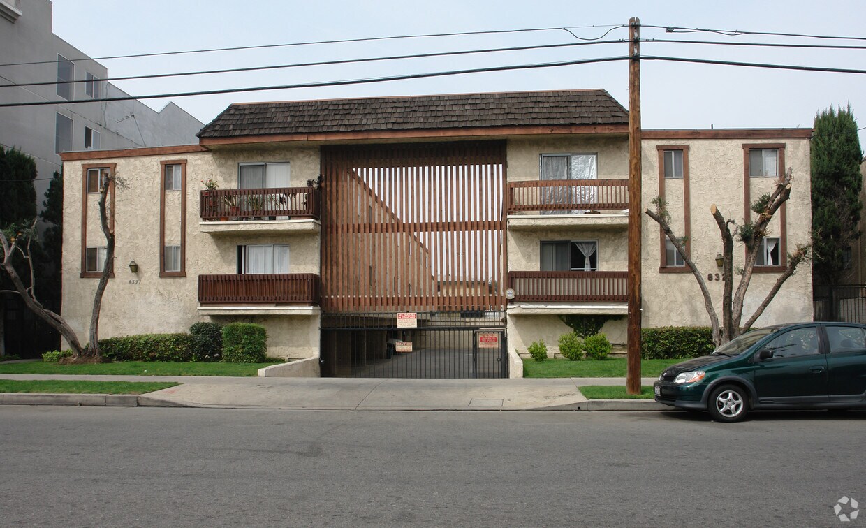 Foto principal - 8321 Cedros Ave