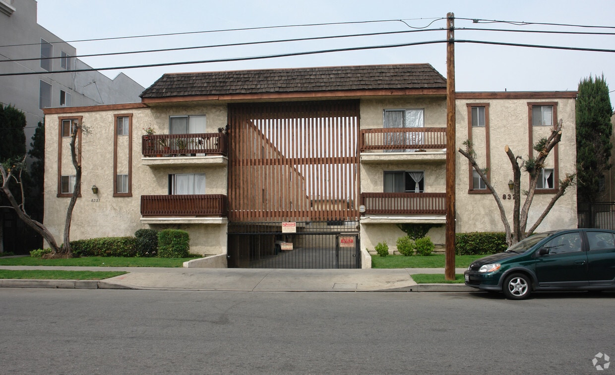 Primary Photo - 8321 Cedros Ave
