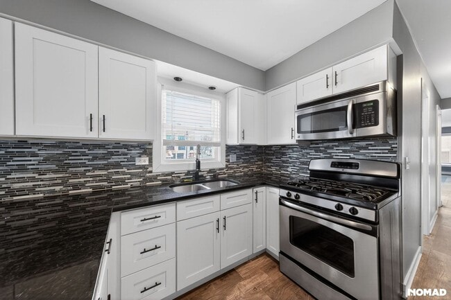 Building Photo - 7249 W Belmont Ave