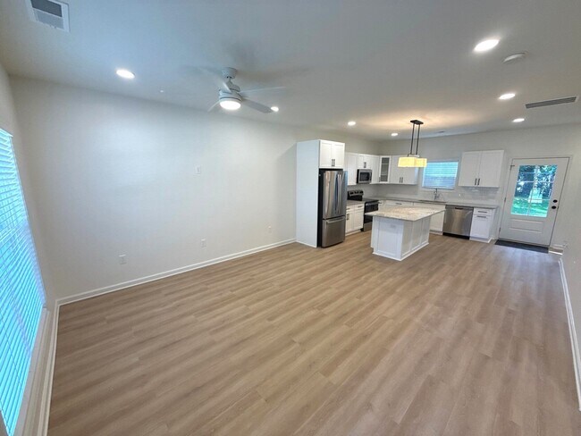 Foto del edificio - 222 E Chappell St