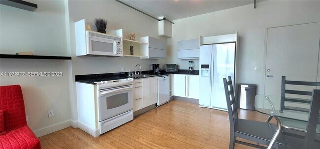 Foto del edificio - 690 SW 1st Ct