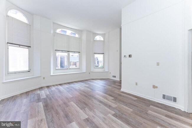 Building Photo - 2020 Walnut St