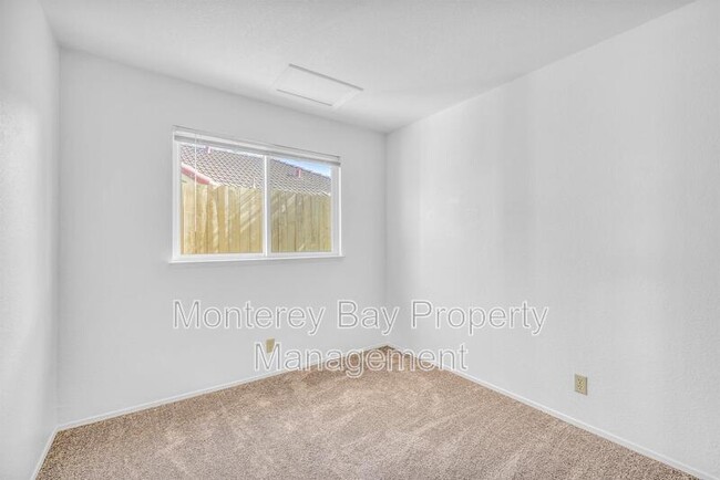 Building Photo - 143 Seal Ct