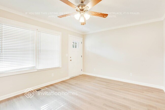 Foto del edificio - 116 Rosewood Dr
