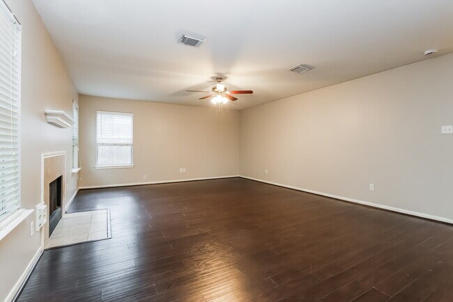 Foto del edificio - 403 Douglas Fir Dr