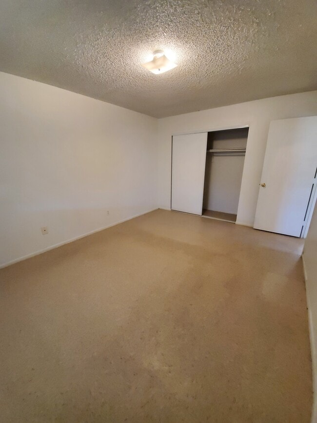 Building Photo - 334 N McQueen Rd