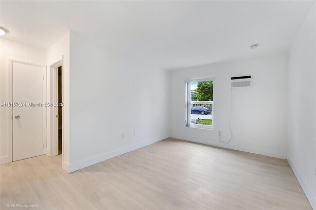 Foto del edificio - 1630 NW 1st St