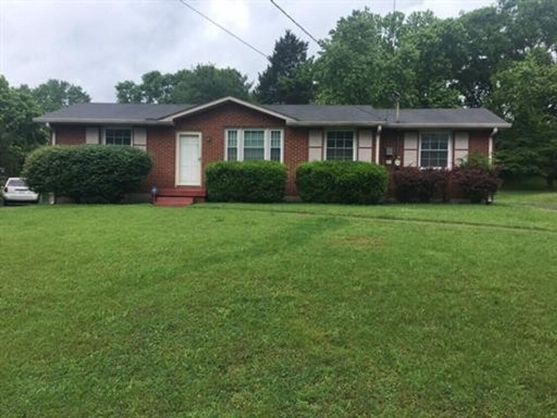 Foto principal - G TEAM - FOR LEASE - 3 Beds, 1.5 Baths, 11...
