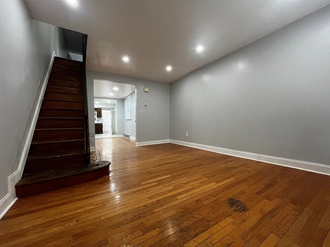Building Photo - 840 Elm St