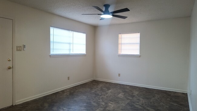 Foto del edificio - 6115 Parker St