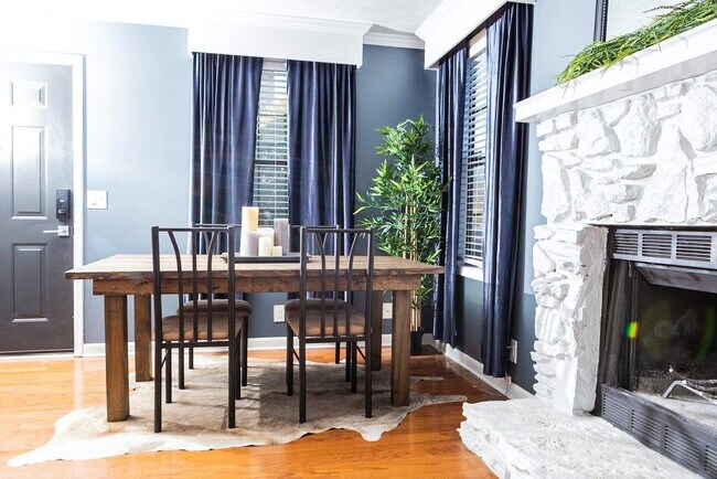 Foto del edificio - **APPLICATIONS PENDING** Stylish 2 Bed Tow...