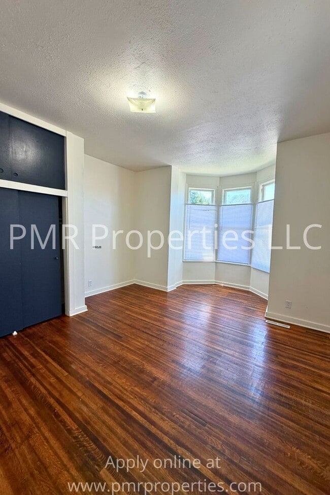 Building Photo - 401 S 15th St