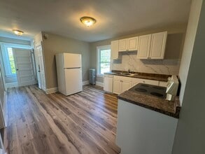 Building Photo - 463 Mammoth Rd