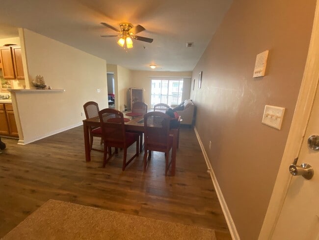 Building Photo - Third Level Condo in Kernersville!