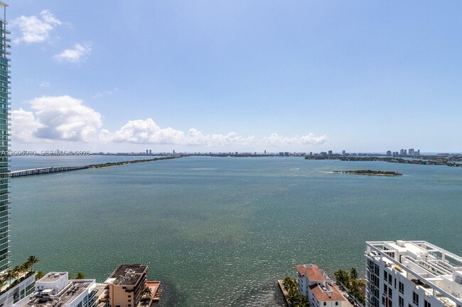 Foto del edificio - 460 NE 28th St