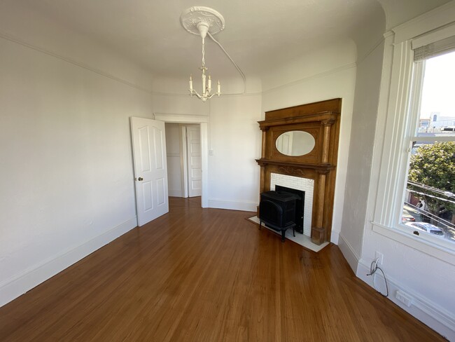 Building Photo - 12 Oakwood St