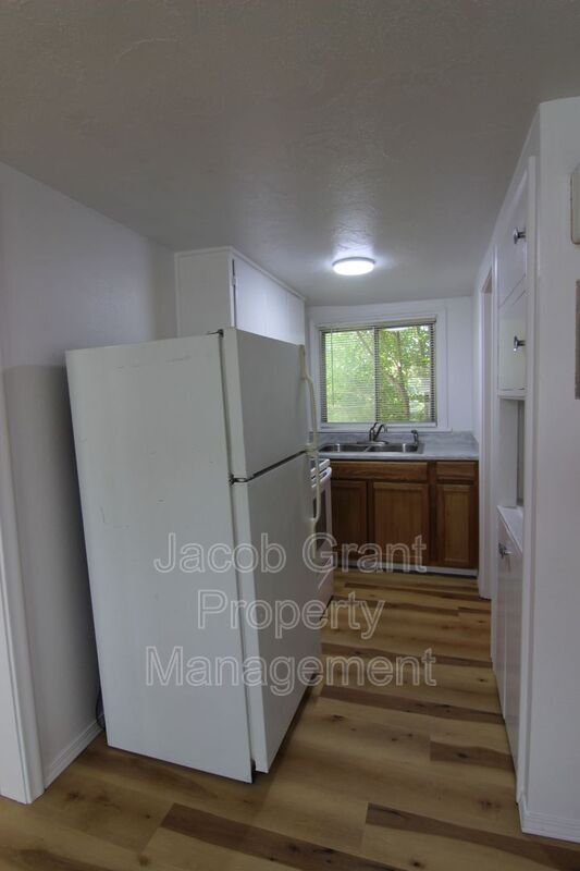 Building Photo - 4719 Yellowstone Ave