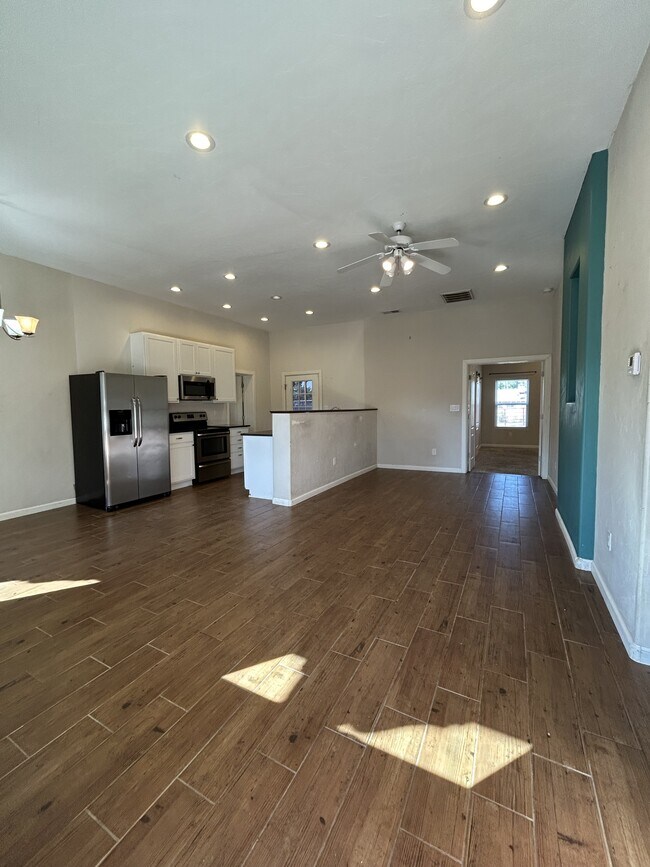 Building Photo - 2937 Washington St NE