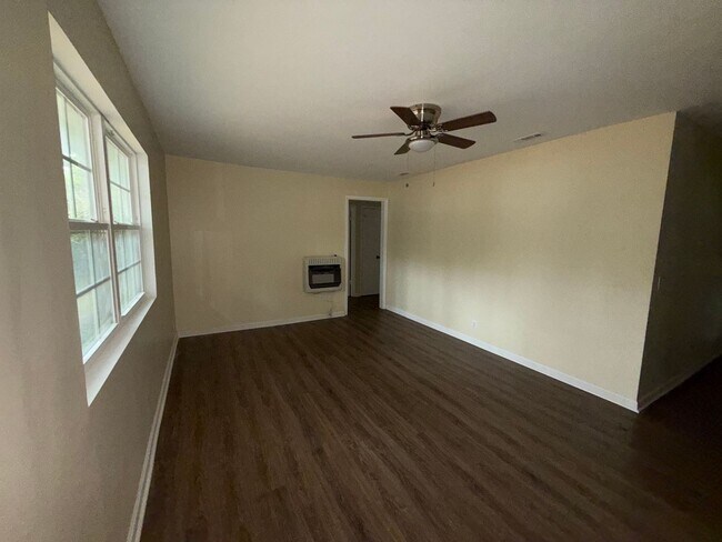 Building Photo - 826 Shannon Cir NE
