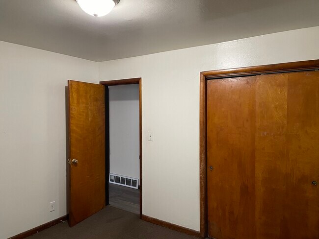Foto del edificio - 4619 W Villard Ave
