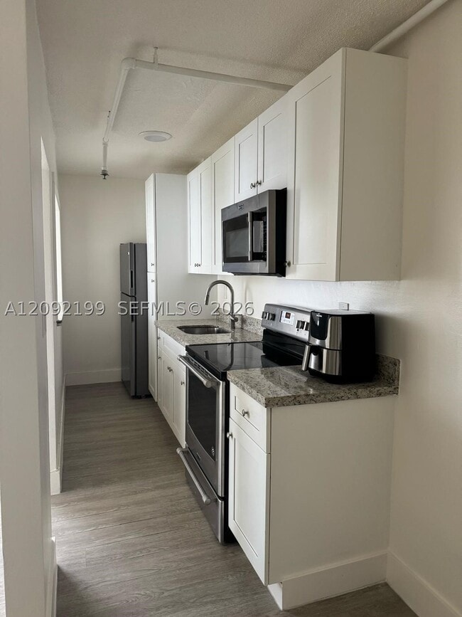 Building Photo - 1255 Collins Ave