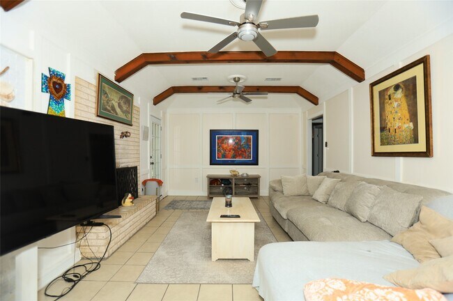 Building Photo - 354 S Amherst Dr
