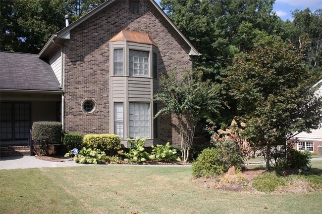 Building Photo - 2544 Leeshire Road - 1