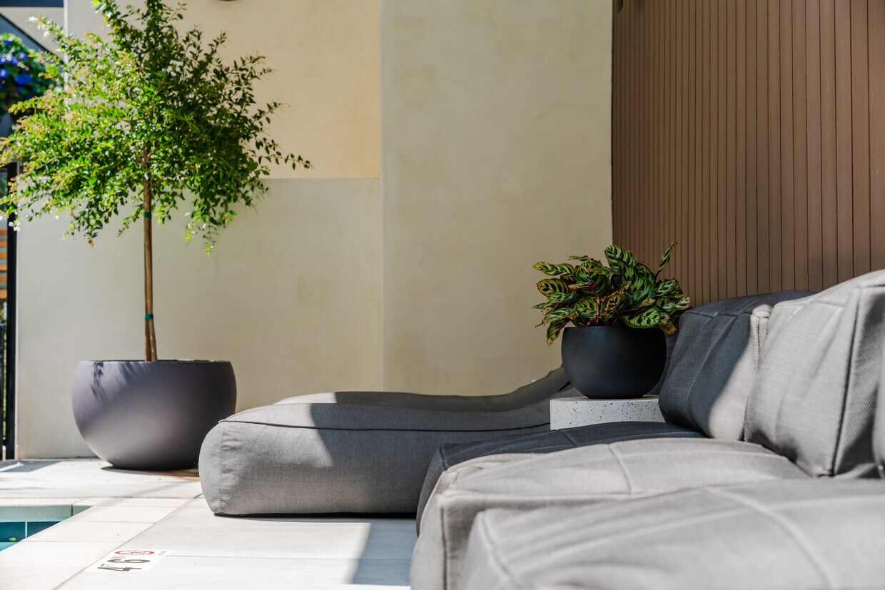 Comfortable pool furniture - The Madison
